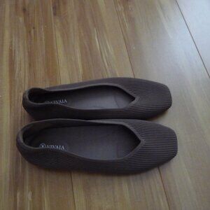 VIVAIA TRENDY MOCHA MOUSSE COLOR KNIT SQUARE MARGOT FLATS DESPLAY MODEL SIZE 42